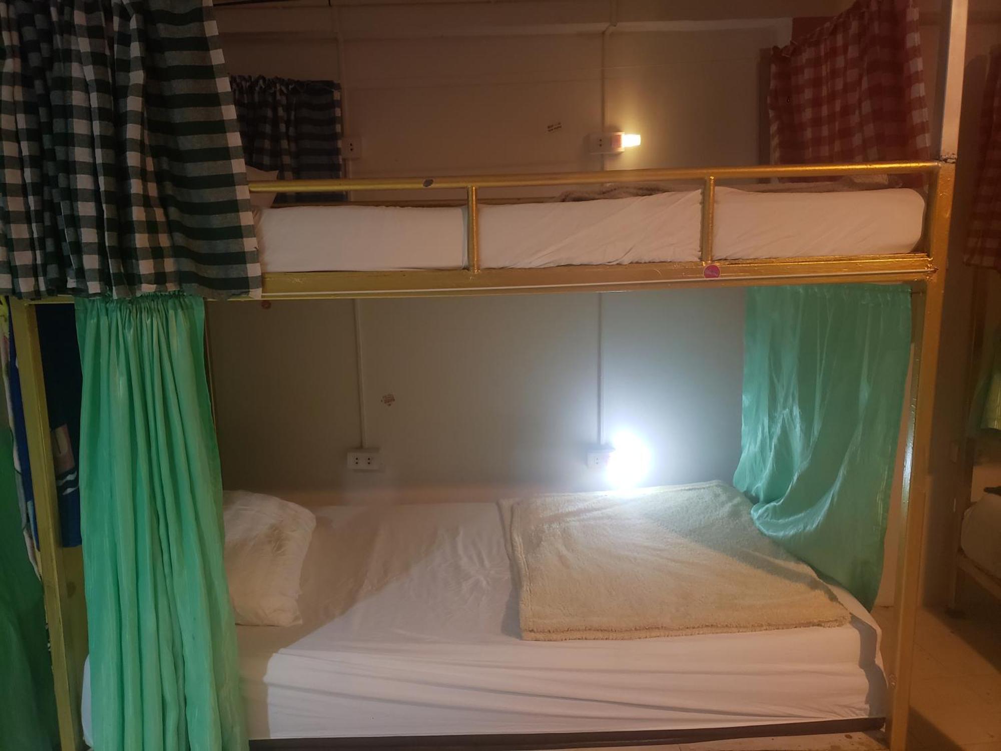 Albergue Lucky Dorm Islas Phi Phi Exterior foto